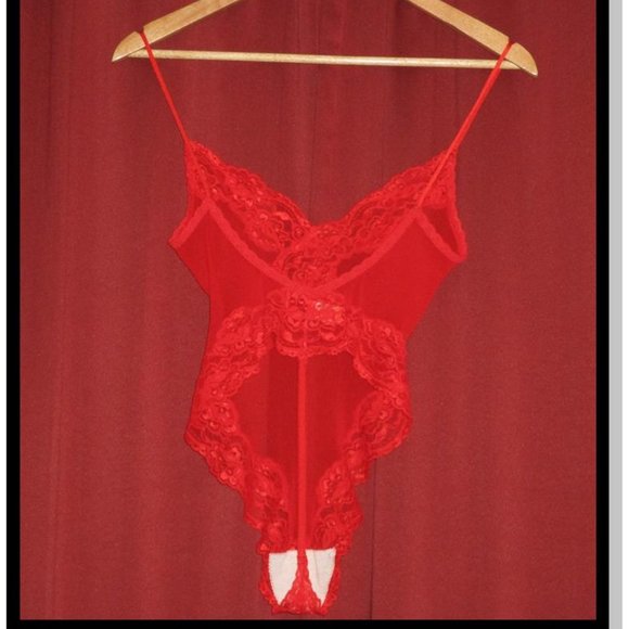 💥SOLD💥VS RED LACE NET BACKLESS THONG BODY SUIT - Picture 2 of 9